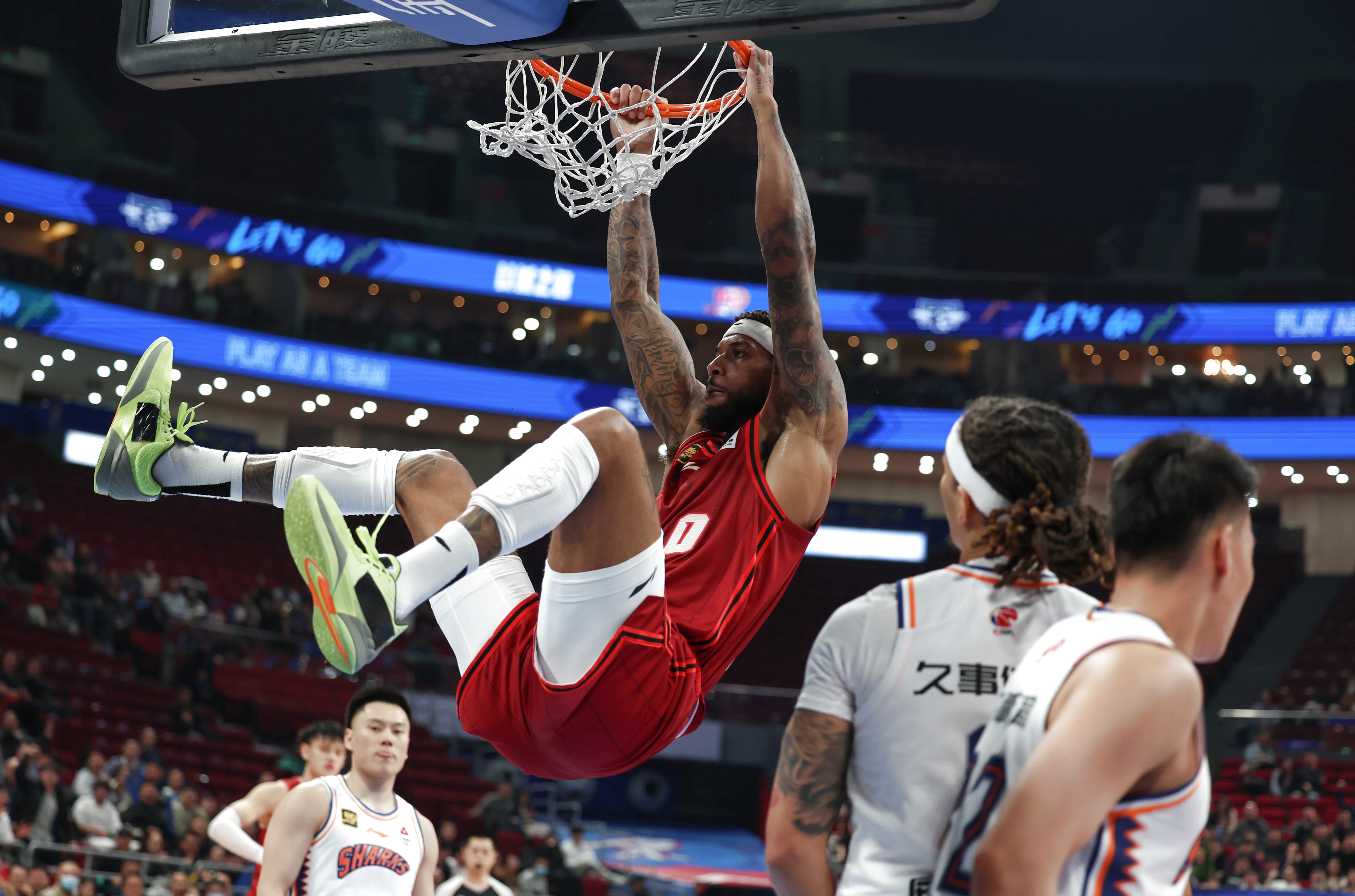 今晨托特纳姆备战NBA总决赛；绝杀压哨细节曝光；更衣室稳定；轮换策略成焦点的简单介绍