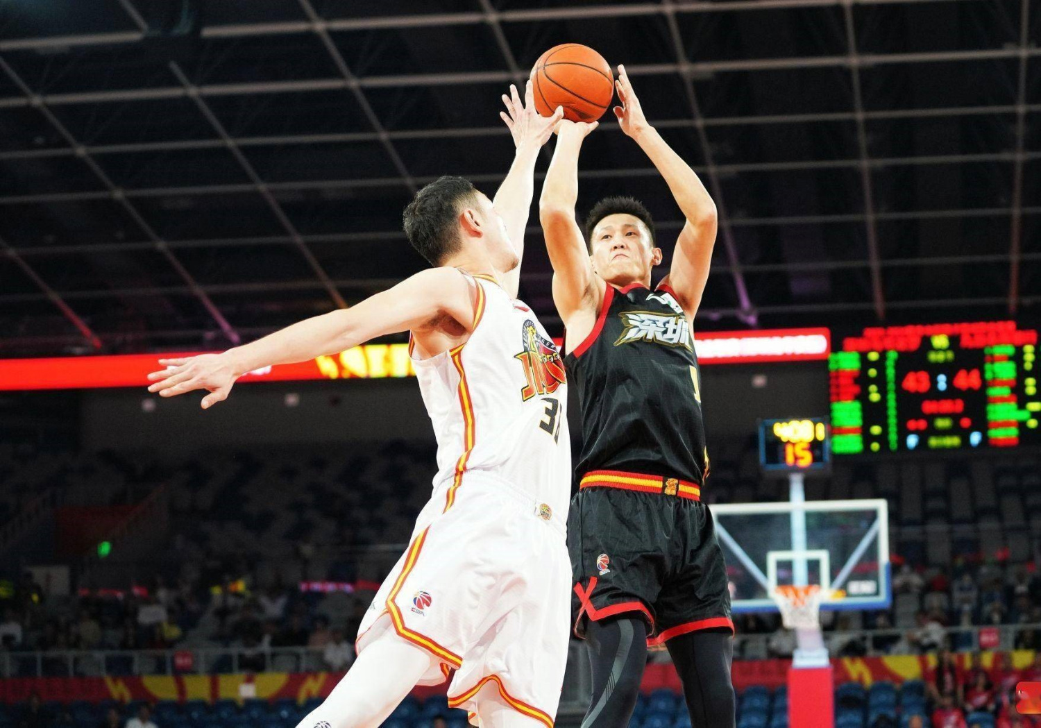 爱游戏登录入口 -包含关键时刻欧篮联焦点战，深圳男篮刷新队史纪录，话题不断，赛程密集仍需轮换的词条