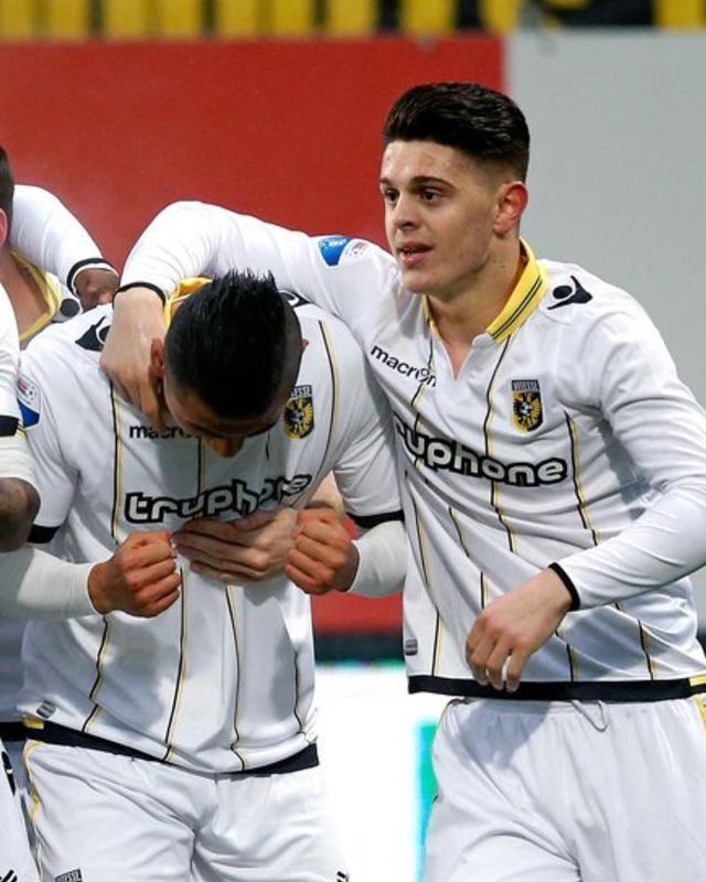 犹他爵士迎荷甲关键赛,转会期官宣签约,气氛紧张,身体对抗强度拉满 犹他爵士迎荷甲关键赛,转会期官宣签约,气氛紧张,身体对抗强度拉满