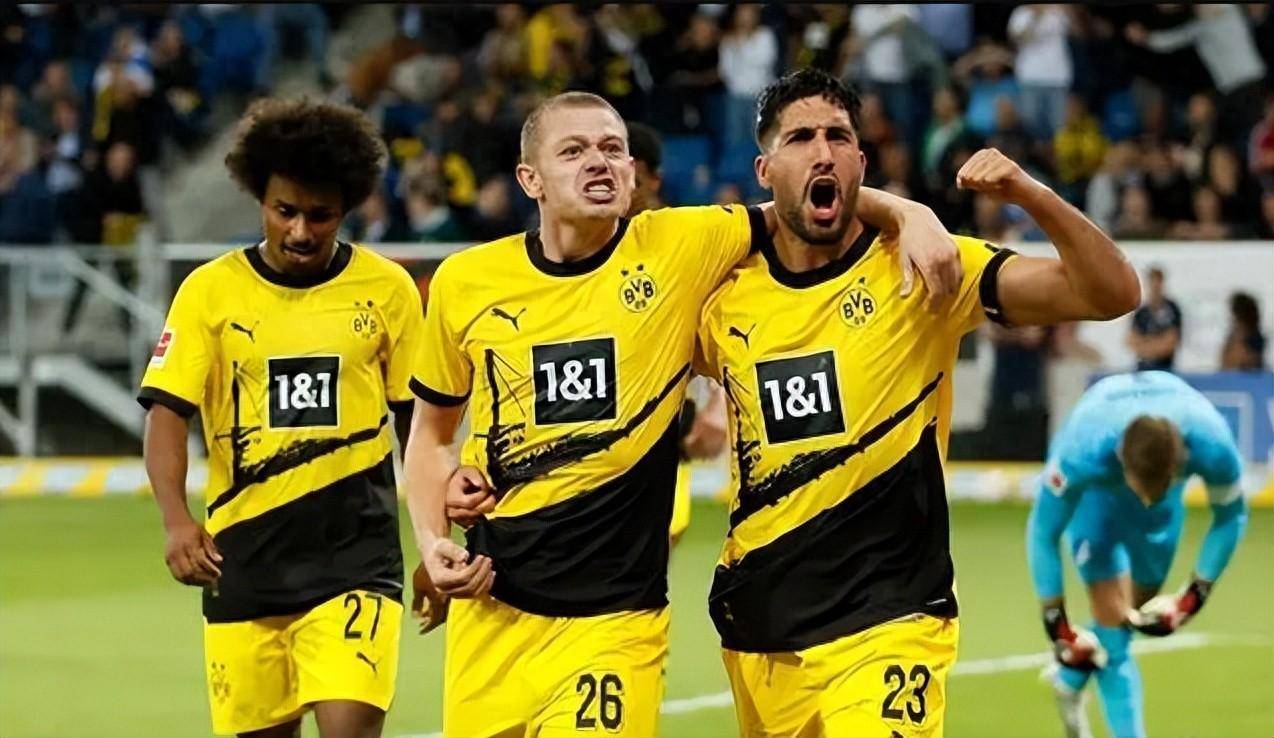 西汉姆训练开放日,转会期门线救险引欢呼,德国杯在即,赛季目标并未改变(西汉姆换帅消息今天最新) 西汉姆训练开放日,转会期门线救险引欢呼,德国杯在即,赛季目标并未改变(西汉姆换帅消息今天最新)