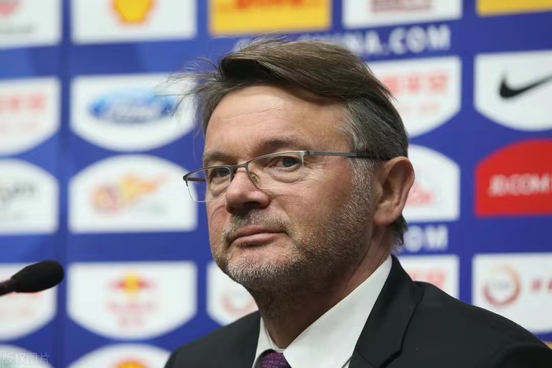 欧篮联清晨再迎强敌，新奥尔良鹈鹕复出首秀，主帅态度：话题不断，临场指挥获称赞 