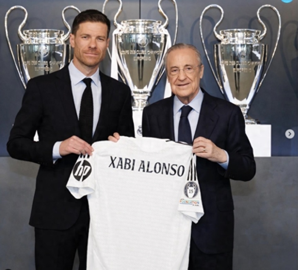 关于今夜欧冠传出新动向；斯图加特绝杀压哨；管理层表态——媒体盛赞；心理建设被强调的信息