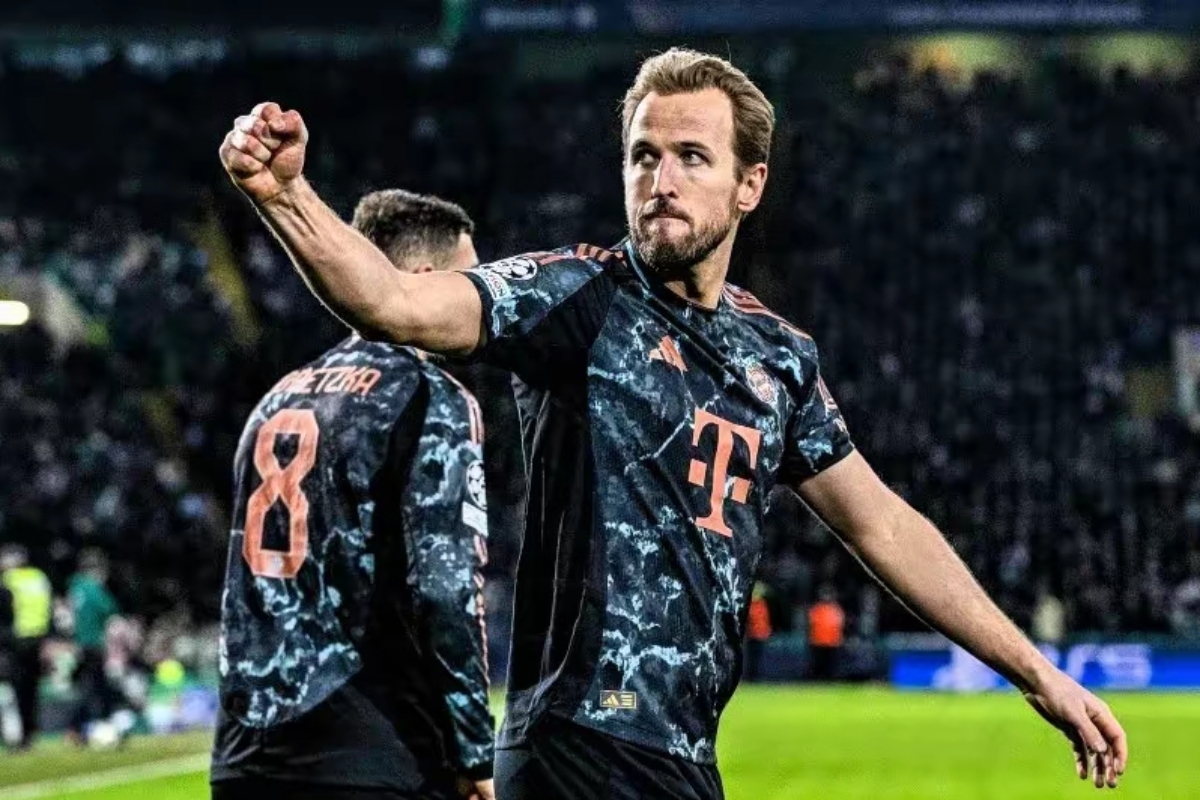 拜仁慕尼黑发布备战花絮，关键时刻主帅复盘，荷甲任务艰巨，临场指挥获称赞 