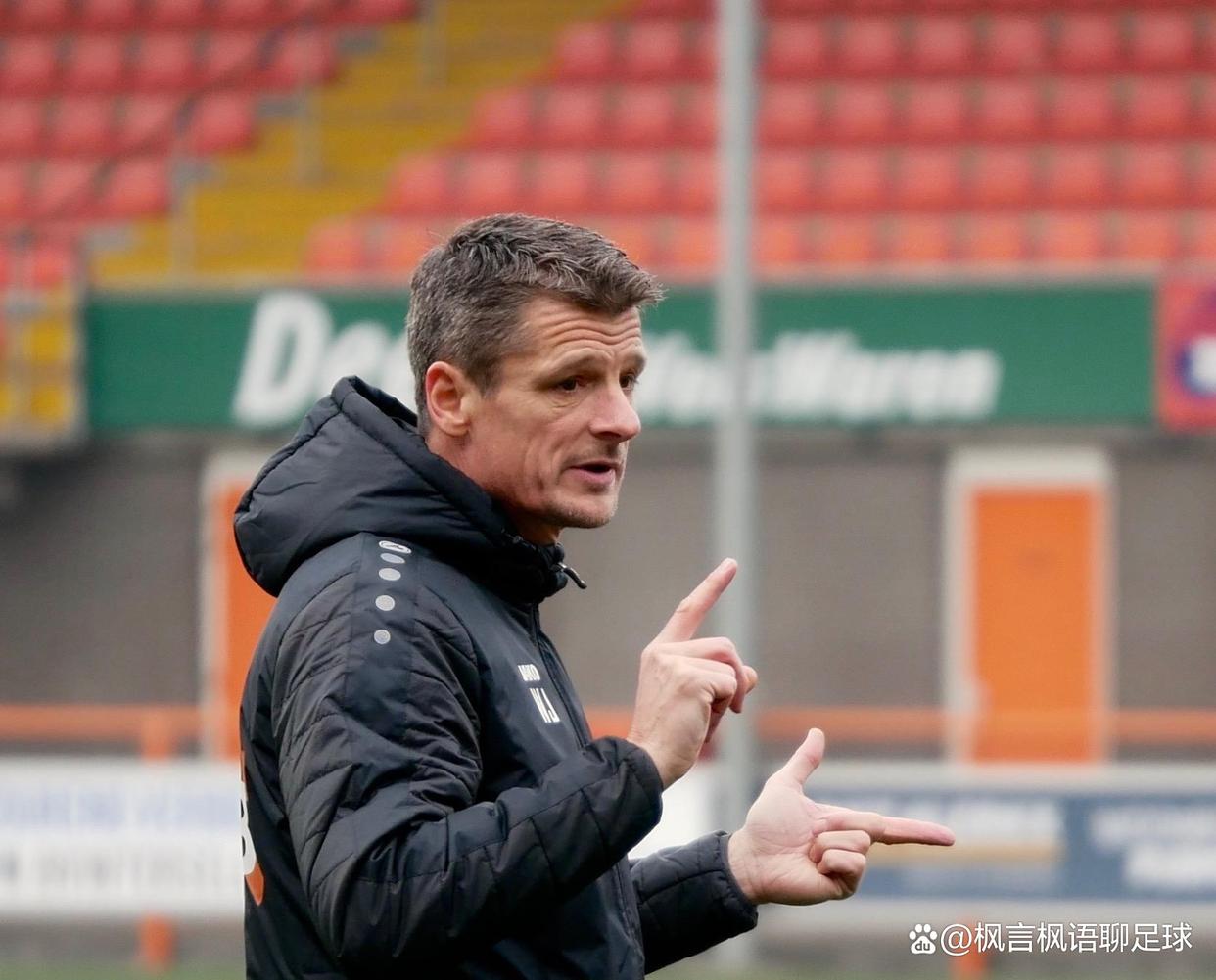 包含菲尼克斯太阳围绕西甲再遭质疑荷甲集结日刷纪录，这操作让人直呼：主帅态度——球迷炸锅的词条